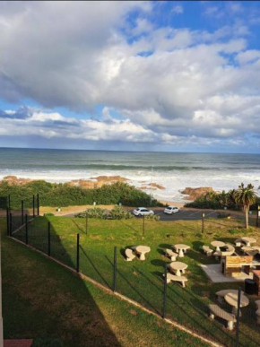 Rumbling waves, tranquil sounds - What a view!